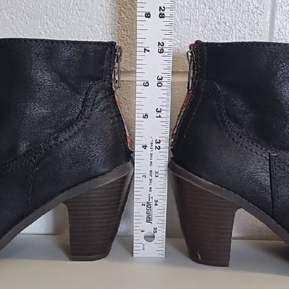 Vintage Massimo Black Heeled Ankle Boots Zip Back Red Opening Rubber Soles - Picture 6 of 16